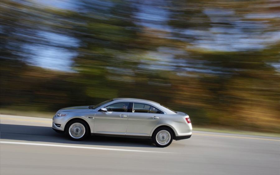  Ford Taurus Limited 2010 года  (фото 9 из 43)